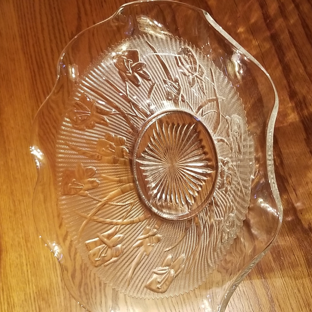 Vintage Depression Glass "Iris & Herringbone" Fluted Edged Bowl
